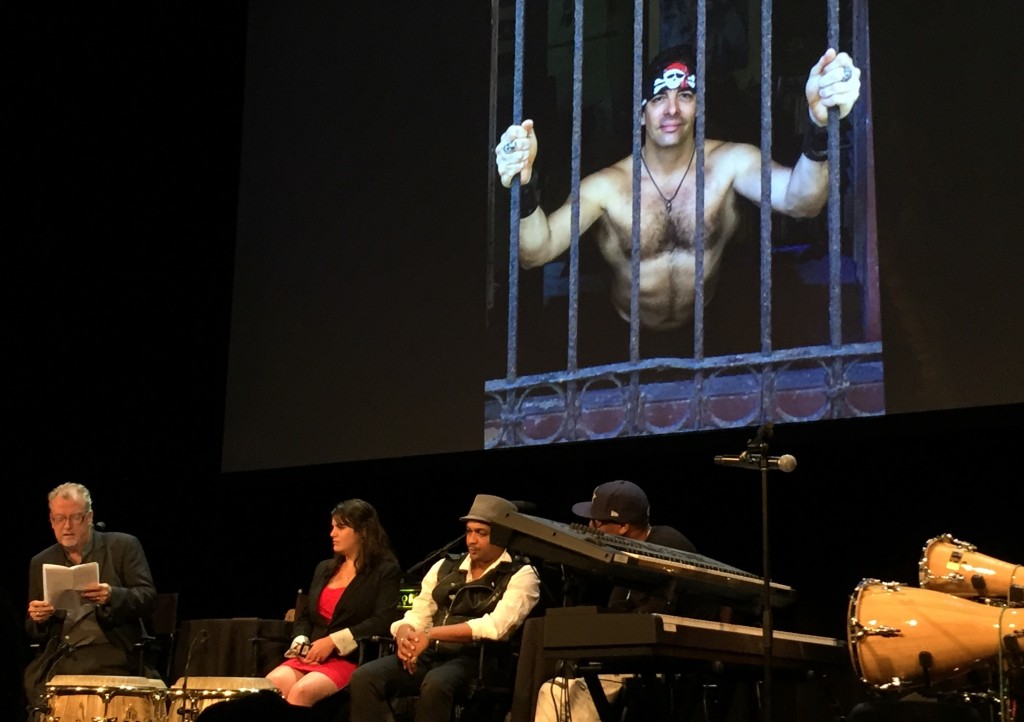 Photo 1, left to right: Jon Lee Anderson, Elaine Díaz, Descemer Bueno and Pedrito Martínez. Yoss appears on the screen. Photo by the author